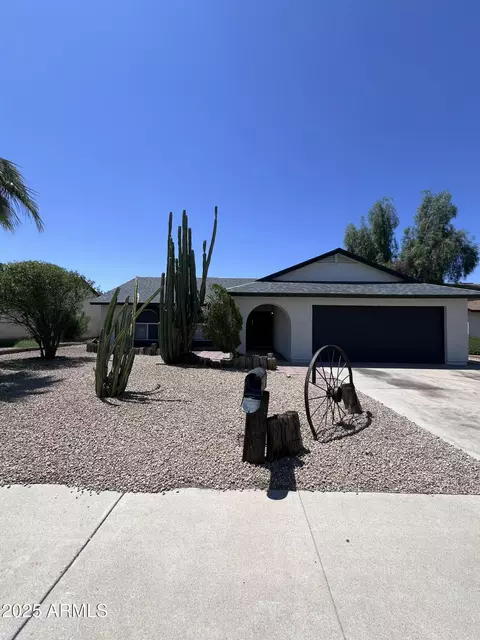 8133 W Mclellan Rd, Glendale, AZ 85303