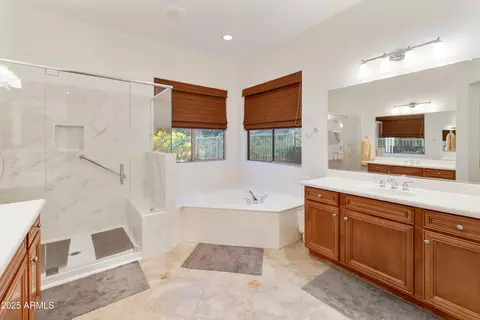 Bath - 4229 E Nightingale Ln, Gilbert, AZ 85298 photo 1 of 3