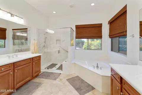 Bath - 4229 E Nightingale Ln, Gilbert, AZ 85298 photo 2 of 3