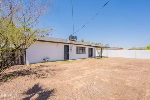 Exterior - 2327 E Chipman Rd, Phoenix, AZ 85040 photo 1 of 2