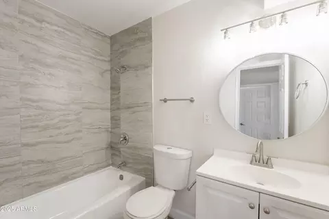 Bath - 2327 E Chipman Rd, Phoenix, AZ 85040 photo 1 of 2