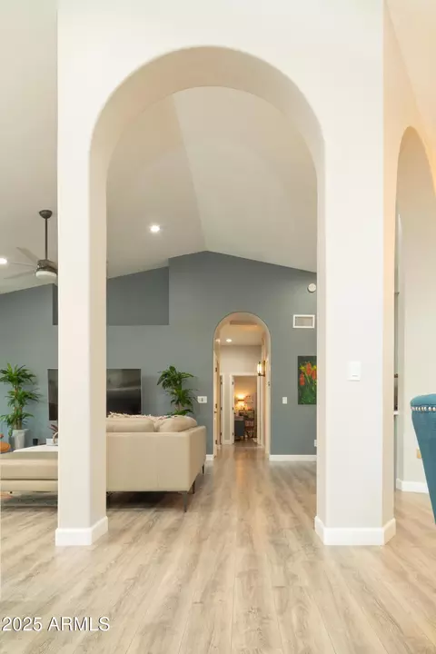 136 E Vera Ln, Tempe, AZ 85284 photo 4