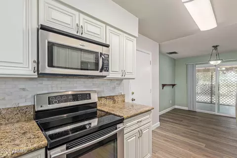 Kitchen - 5204 E Colby St, Mesa, AZ 85205 photo 3 of 5