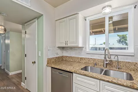 Kitchen - 5204 E Colby St, Mesa, AZ 85205 photo 2 of 5