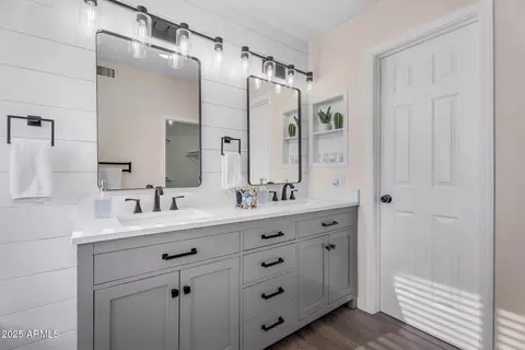 Bath - 1574 E Scott Ave, Gilbert, AZ 85234 photo 3 of 5