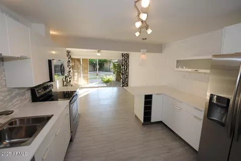 Kitchen - 4348 N 36th Pl, Phoenix, AZ 85018 photo 6 of 6