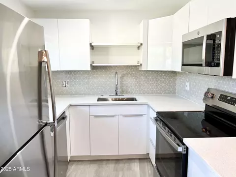 Kitchen - 4348 N 36th Pl, Phoenix, AZ 85018 photo 1 of 6