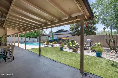 Exterior - 2301 E Sunnyside Dr, Phoenix, AZ 85028 photo 5 of 5