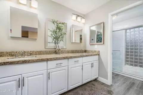 Bath - 2301 E Sunnyside Dr, Phoenix, AZ 85028 photo 1 of 3