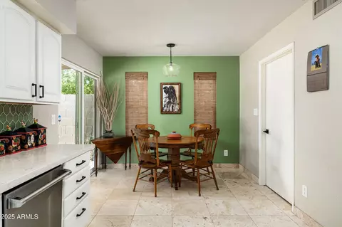 Dining - 2301 E Sunnyside Dr, Phoenix, AZ 85028 photo 3 of 3