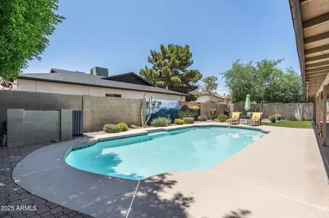 Exterior - 2301 E Sunnyside Dr, Phoenix, AZ 85028 photo 2 of 5
