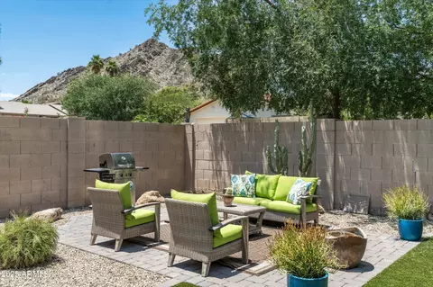 Exterior - 2301 E Sunnyside Dr, Phoenix, AZ 85028 photo 3 of 5