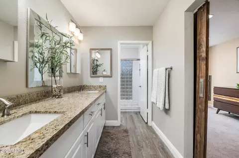 Bath - 2301 E Sunnyside Dr, Phoenix, AZ 85028 photo 2 of 3