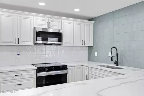 Kitchen - 2708 E Roosevelt St, Phoenix, AZ 85008 photo 3 of 5