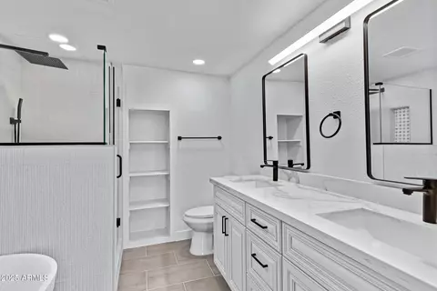 Bath - 2708 E Roosevelt St, Phoenix, AZ 85008 photo 2 of 3