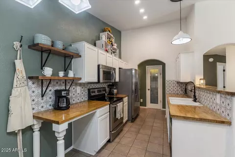 Kitchen - 9329 E Olla Ave, Mesa, AZ 85212 photo 1 of 4