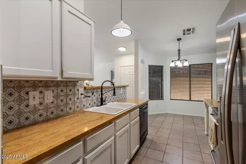 Kitchen - 9329 E Olla Ave, Mesa, AZ 85212 photo 4 of 4