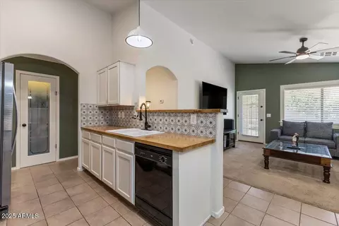 Kitchen - 9329 E Olla Ave, Mesa, AZ 85212 photo 3 of 4