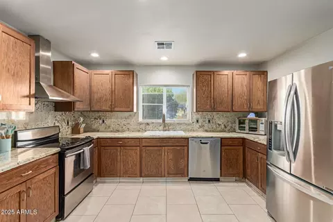 Kitchen - 332 S 83rd Pl, Mesa, AZ 85208 photo 1 of 2