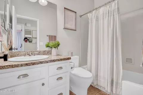 Bath - 4350 E Gatewood Dr, Phoenix, AZ 85050 photo 3 of 3