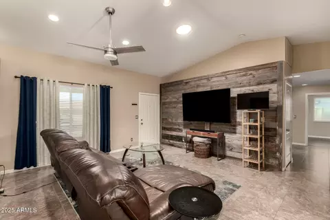 5127 E Tamblo Dr, Phoenix, AZ 85044 photo 4