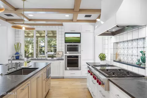 Kitchen - 325 W Solano Dr, Phoenix, AZ 85013 photo 5 of 7