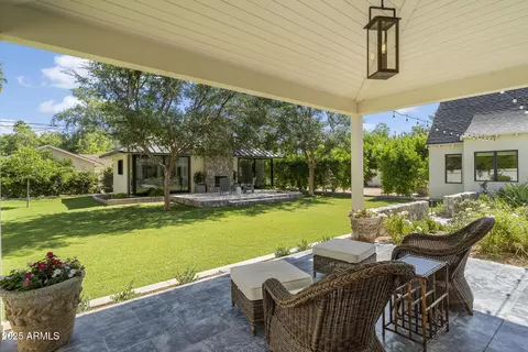 Exterior - 325 W Solano Dr, Phoenix, AZ 85013 photo 13 of 15