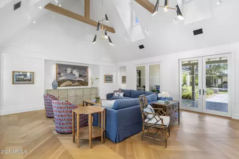 Living - 325 W Solano Dr, Phoenix, AZ 85013 photo 3 of 3
