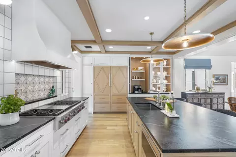 Kitchen - 325 W Solano Dr, Phoenix, AZ 85013 photo 3 of 7
