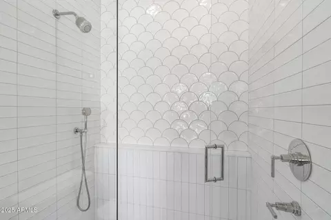 Bath - 325 W Solano Dr, Phoenix, AZ 85013 photo 7 of 10