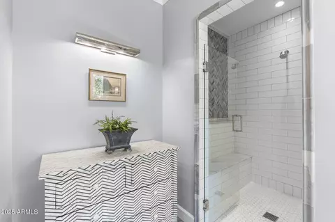 Bath - 325 W Solano Dr, Phoenix, AZ 85013 photo 4 of 10