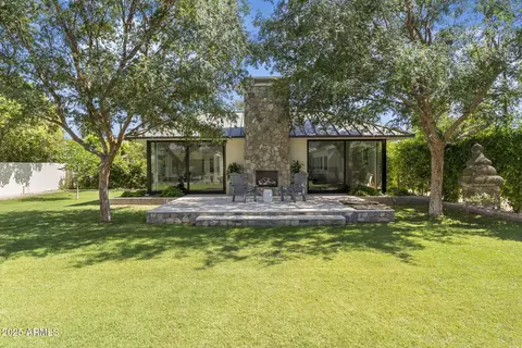 Exterior - 325 W Solano Dr, Phoenix, AZ 85013 photo 14 of 15