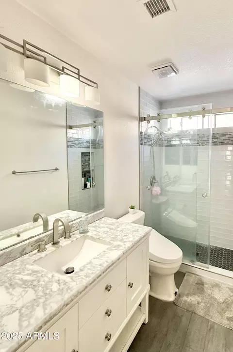 Bath - 16414 S 36th St, Phoenix, AZ 85048 photo 2 of 3