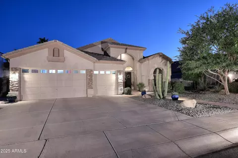 Exterior - 1085 E Oakland Ct, Gilbert, AZ 85295 photo 5 of 11