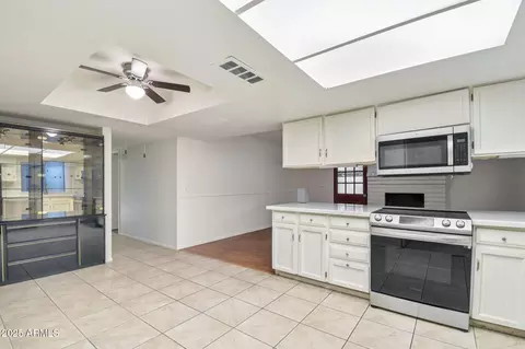 9641 N 36th Dr, Phoenix, AZ 85051 photo 6