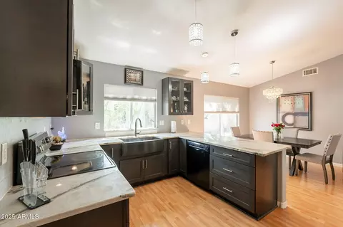 Kitchen - 1321 Escuda Dr, Phoenix, AZ 85024 photo 1 of 2