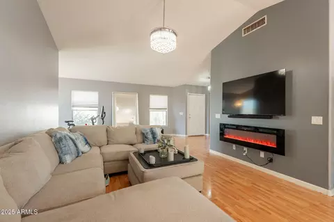 Living - 1321 Escuda Dr, Phoenix, AZ 85024 photo 2 of 2