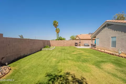 Exterior - 1321 Escuda Dr, Phoenix, AZ 85024 photo 4 of 6