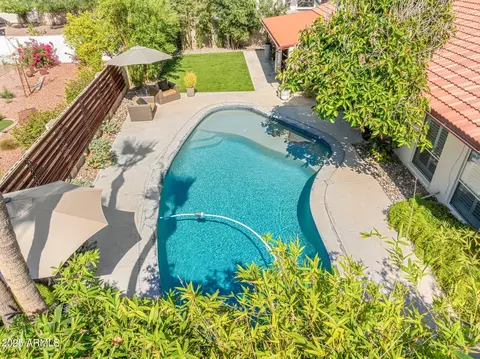 Exterior - 2236 E Sierra St, Phoenix, AZ 85028 photo 9 of 10