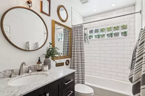 Bath - 2236 E Sierra St, Phoenix, AZ 85028 photo 5 of 5
