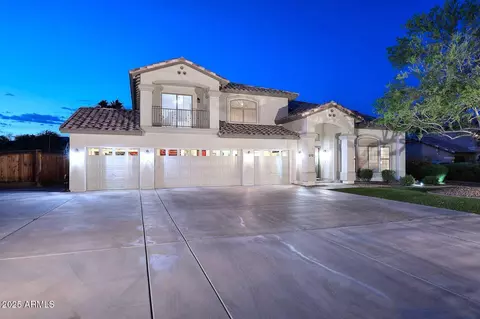 8026 W Villa Lindo Dr, Peoria, AZ 85383