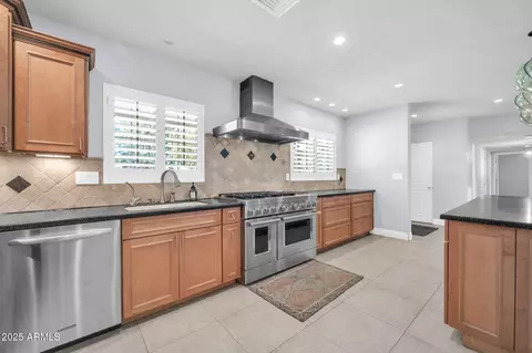 Kitchen - 1208 E Tuckey Ln, Phoenix, AZ 85014 photo 2 of 5