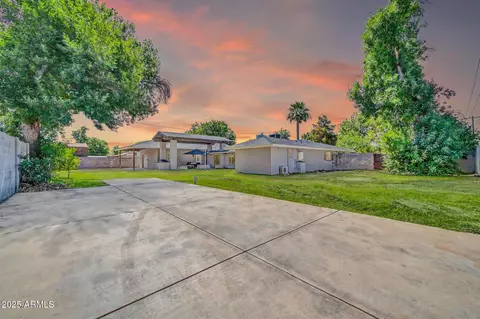 Exterior - 1208 E Tuckey Ln, Phoenix, AZ 85014 photo 3 of 12