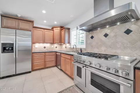 Kitchen - 1208 E Tuckey Ln, Phoenix, AZ 85014 photo 3 of 5