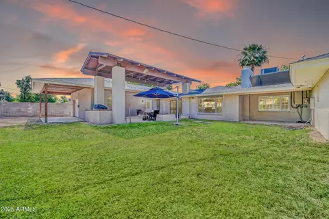 Exterior - 1208 E Tuckey Ln, Phoenix, AZ 85014 photo 5 of 12