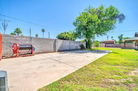 Exterior - 1208 E Tuckey Ln, Phoenix, AZ 85014 photo 8 of 12