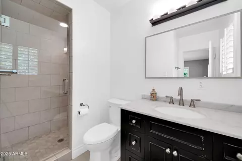 Bath - 1208 E Tuckey Ln, Phoenix, AZ 85014 photo 2 of 4