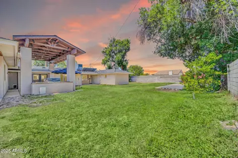 Exterior - 1208 E Tuckey Ln, Phoenix, AZ 85014 photo 6 of 12