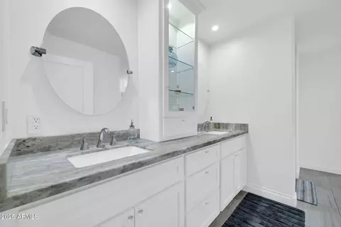 Bath - 1208 E Tuckey Ln, Phoenix, AZ 85014 photo 1 of 4