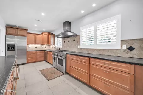Kitchen - 1208 E Tuckey Ln, Phoenix, AZ 85014 photo 4 of 5